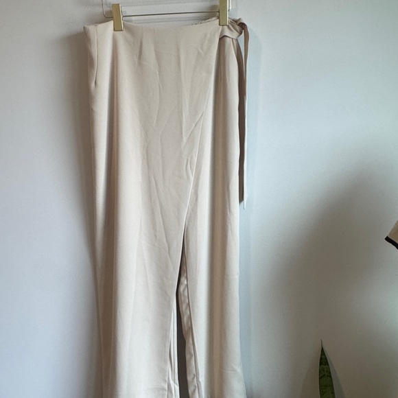 Veiled Collection Chic Cream Wide Leg Pants - Picture 9 of 9